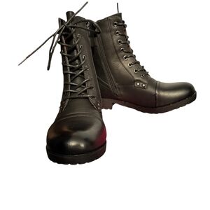 NEW WITH BOX ID REQUIRED Black boots 7.5 Breakout